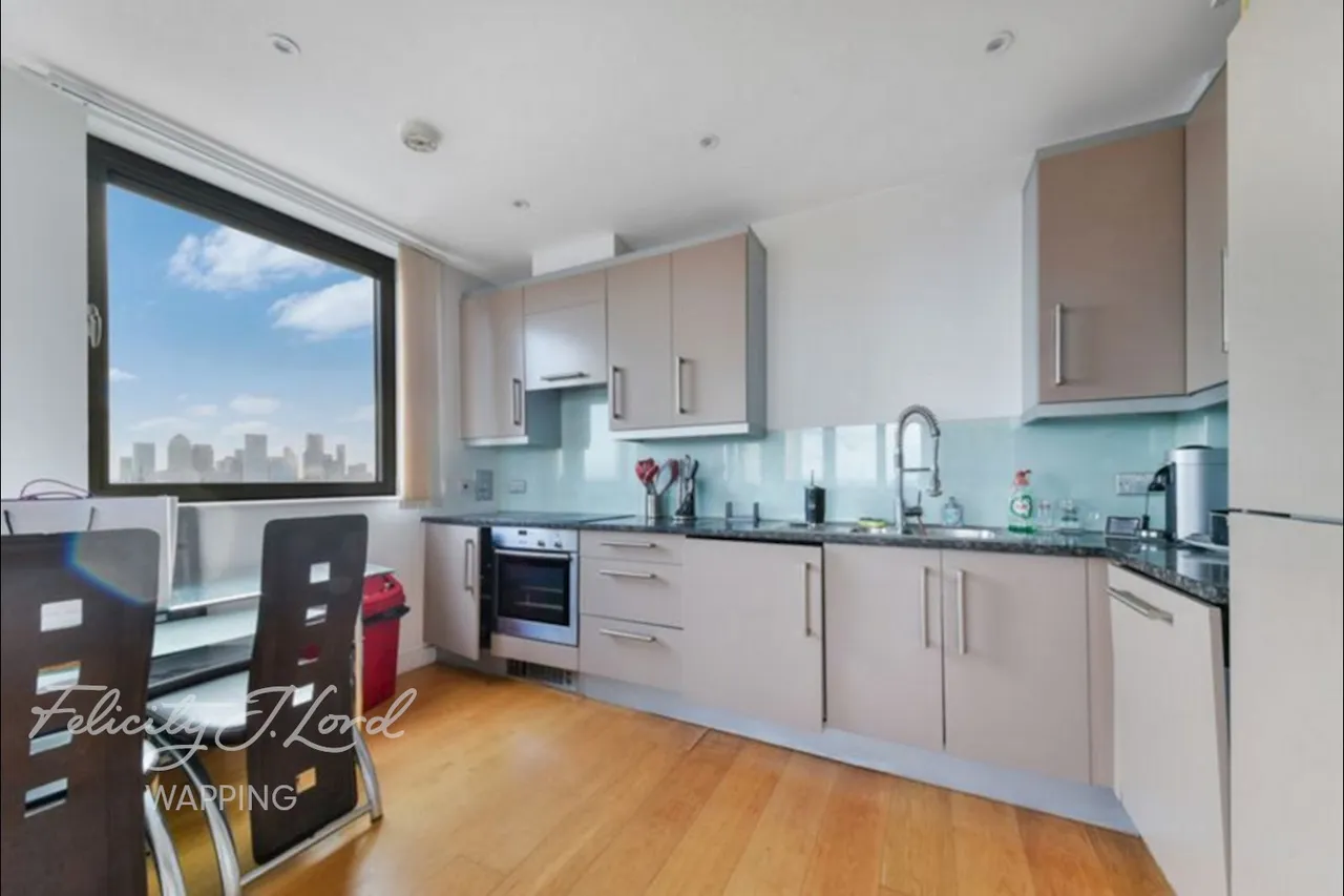 2 bed flat for sale, Spencer Way, London