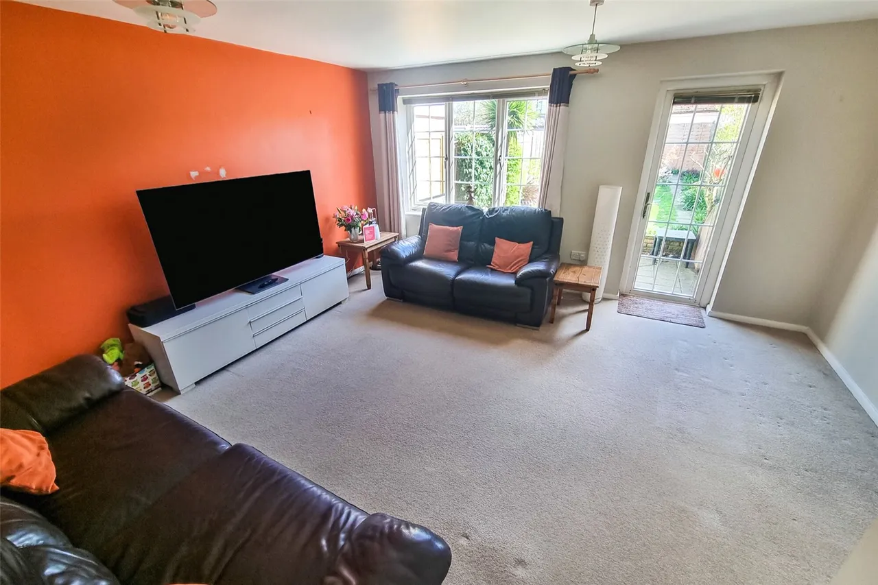 Newton Way, Tongham, Farnham, Surrey, GU10 1BY, photo 3