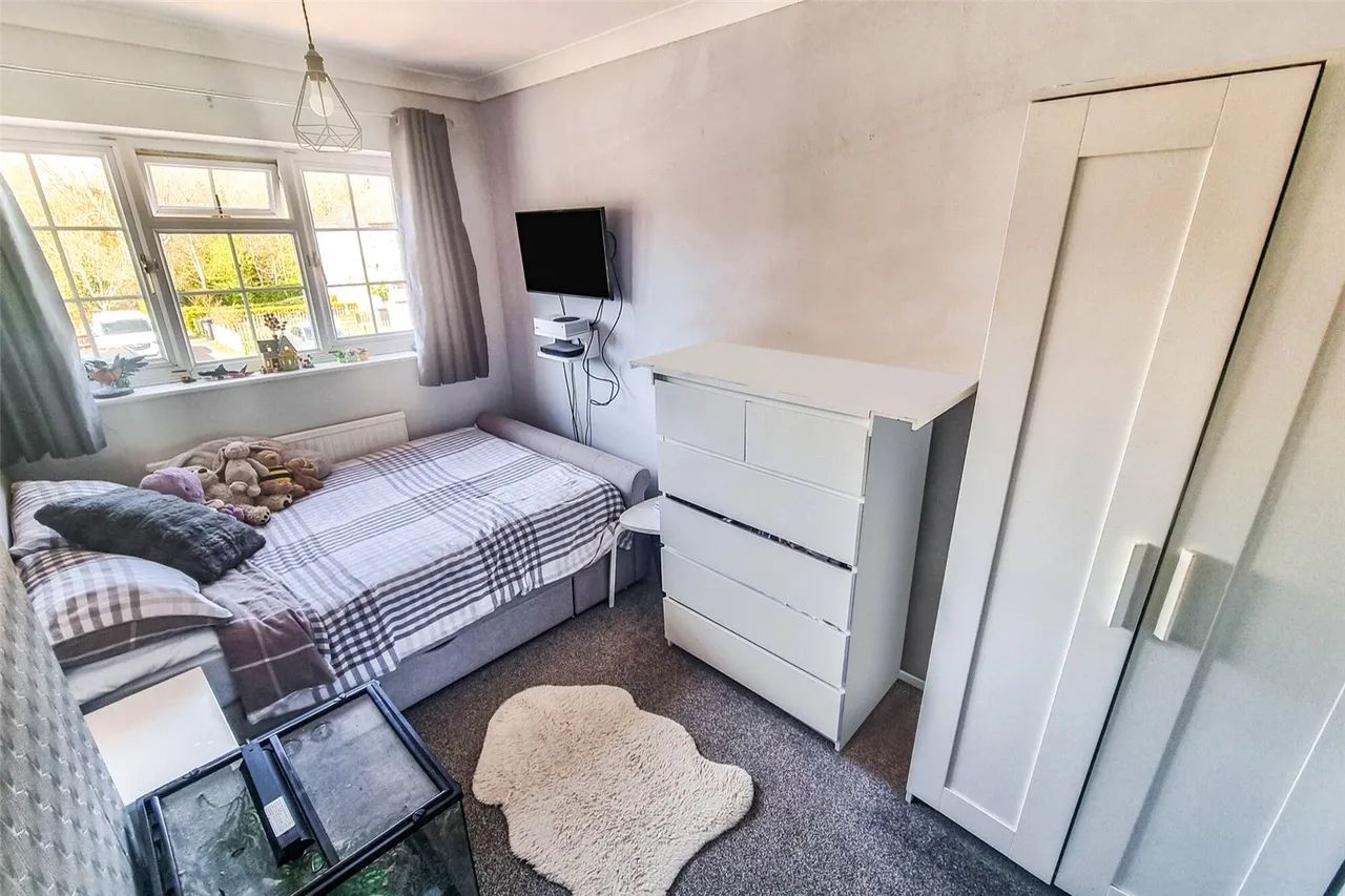 Newton Way, Tongham, Farnham, Surrey, GU10 1BY, photo 8