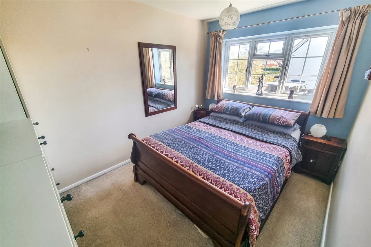 Newton Way, Tongham, Farnham, Surrey, GU10 1BY, photo 6