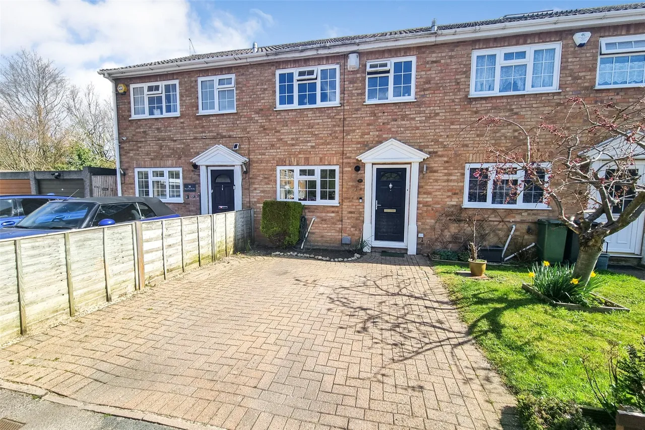 3 bed house for sale — Newton Way, Tongham, Farnham, Surrey, GU10 1BY