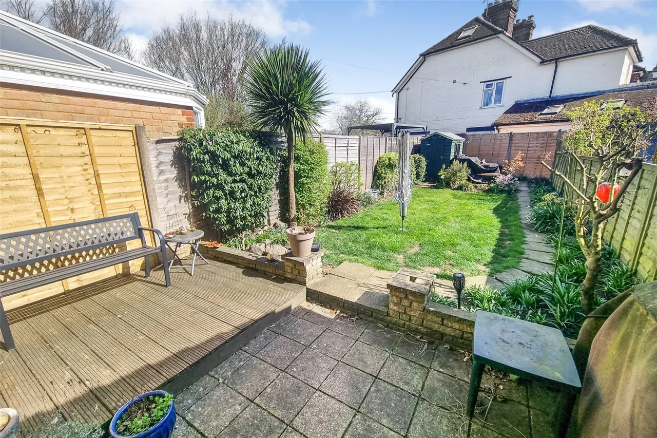 Newton Way, Tongham, Farnham, Surrey, GU10 1BY, photo 9