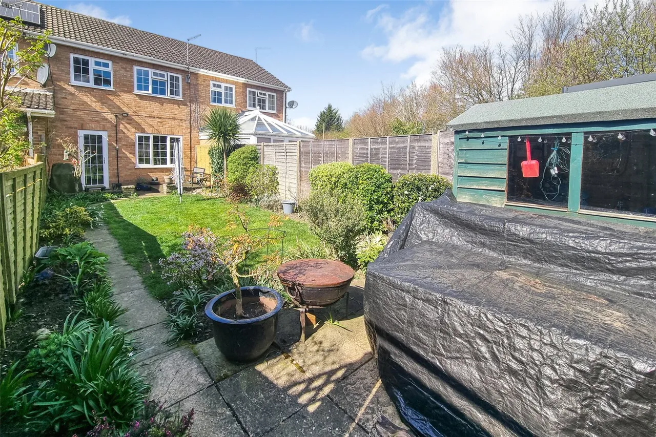 Newton Way, Tongham, Farnham, Surrey, GU10 1BY, photo 4