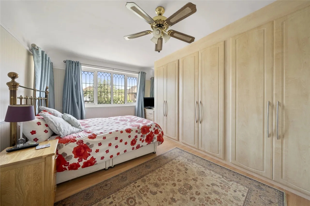 Avondale Avenue, Esher, Surrey, KT10, photo 7