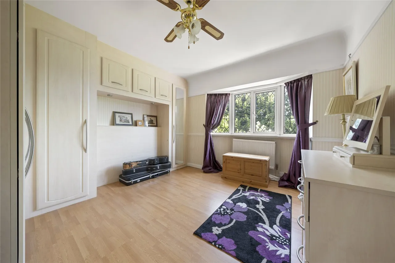 Avondale Avenue, Esher, Surrey, KT10, photo 8