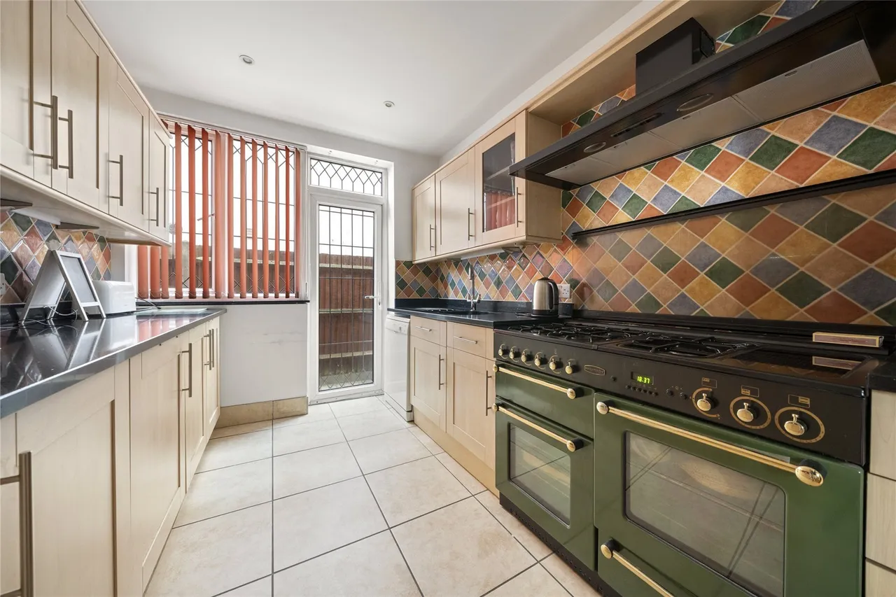 Avondale Avenue, Esher, Surrey, KT10, photo 5
