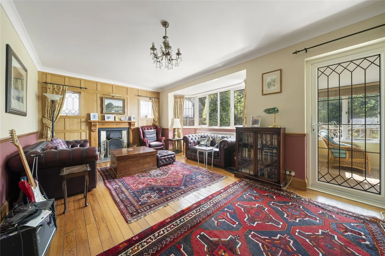 Avondale Avenue, Esher, Surrey, KT10, photo 3