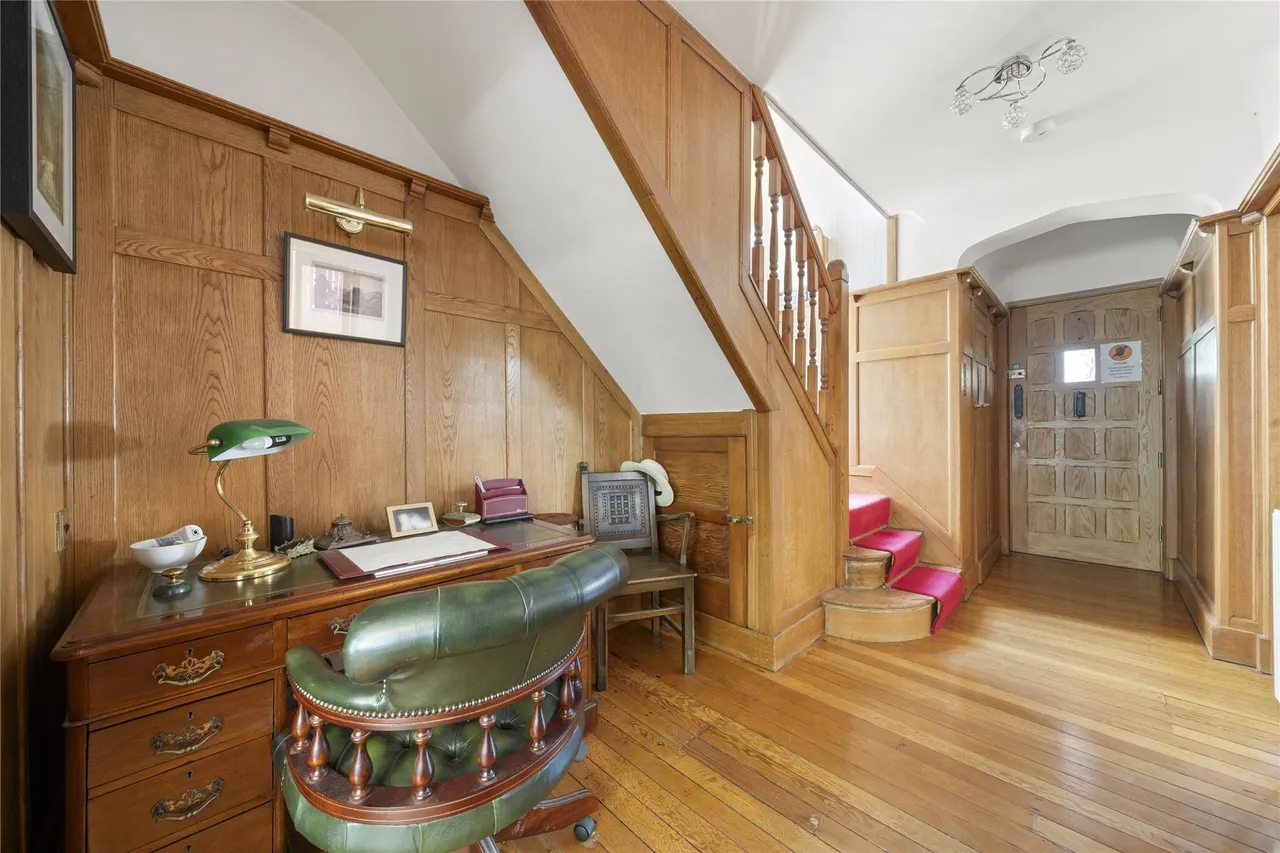 Avondale Avenue, Esher, Surrey, KT10, photo 6