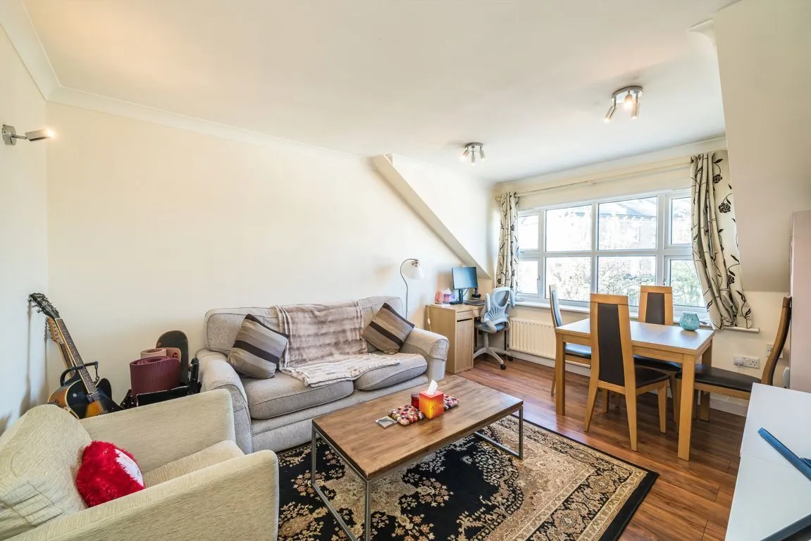Plough Road, SW11, photo 2