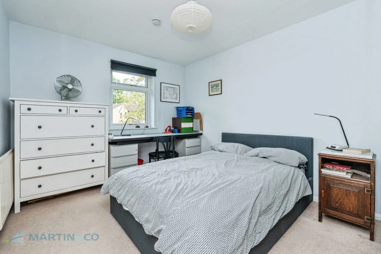 Woking, Surrey, photo 9