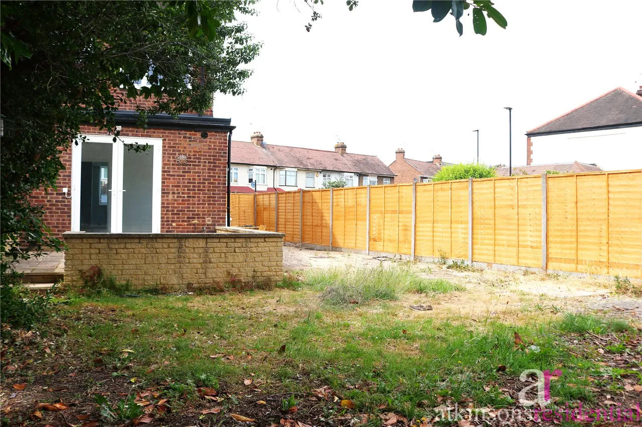 Willow Road, Enfield, Middlesex, EN1 3NE, photo 14