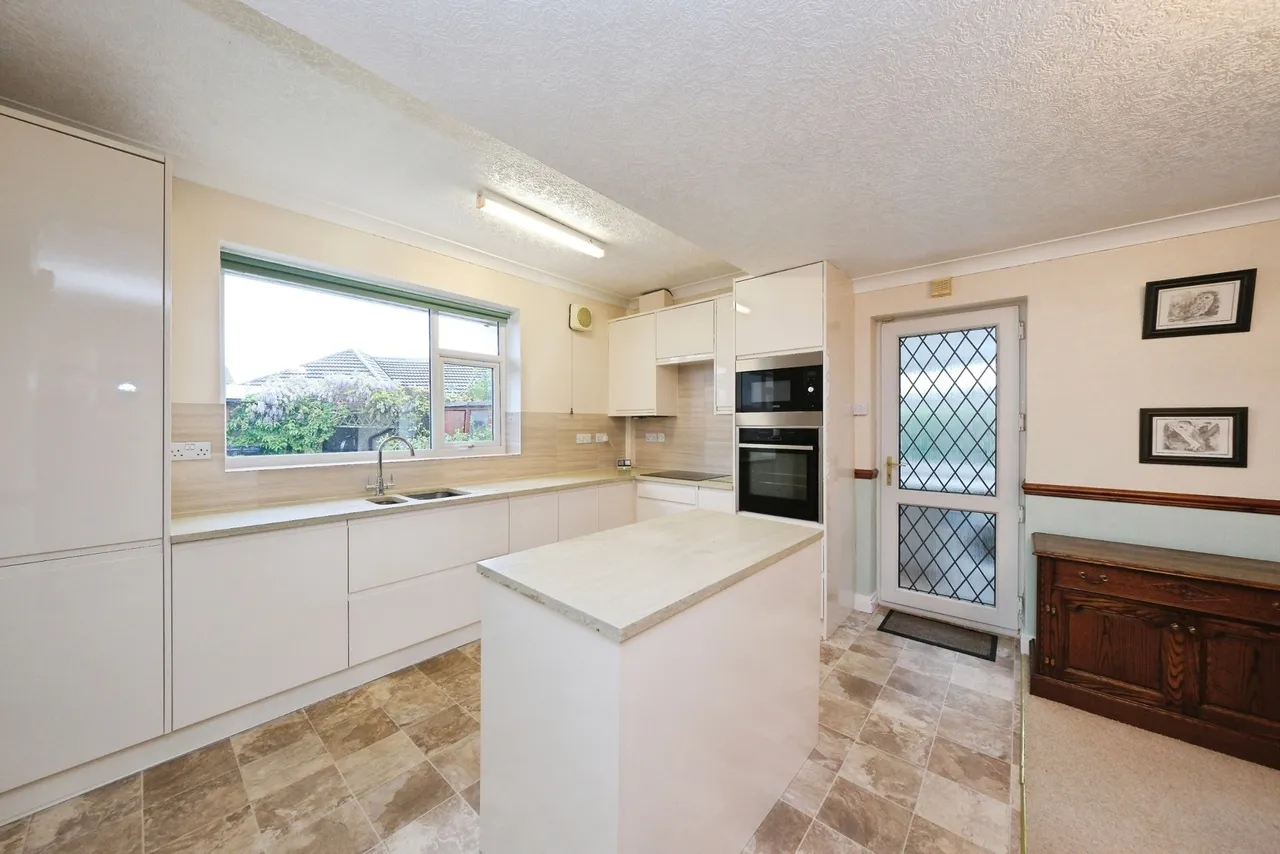 Woodland Road, Forest Town, Mansfield, Nottinghamshire, NG19, photo 2