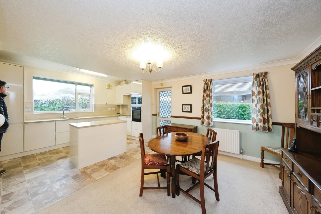 Woodland Road, Forest Town, Mansfield, Nottinghamshire, NG19, photo 5