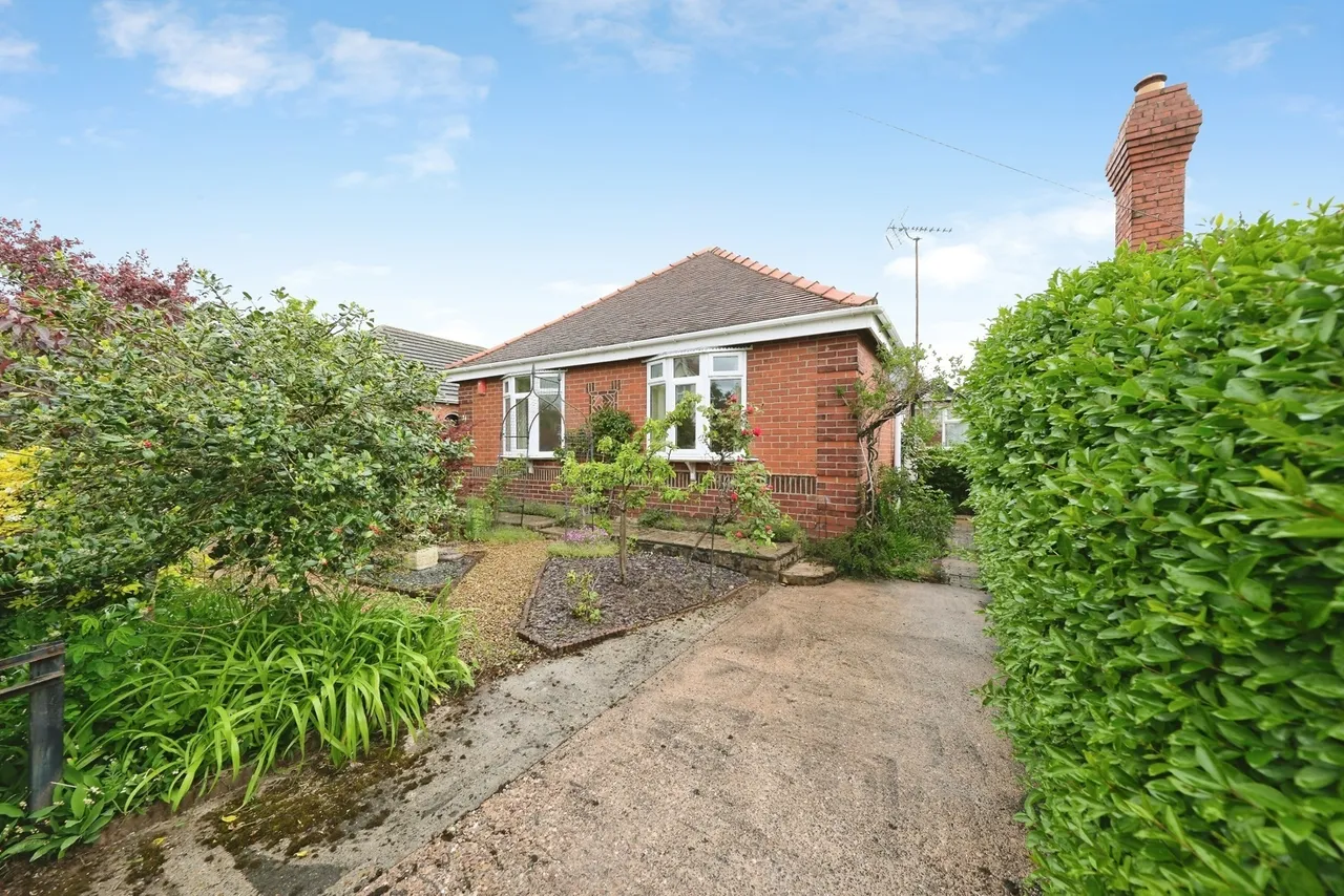 2 bed house for sale — Woodland Road, Forest Town, Mansfield, Nottinghamshire, NG19