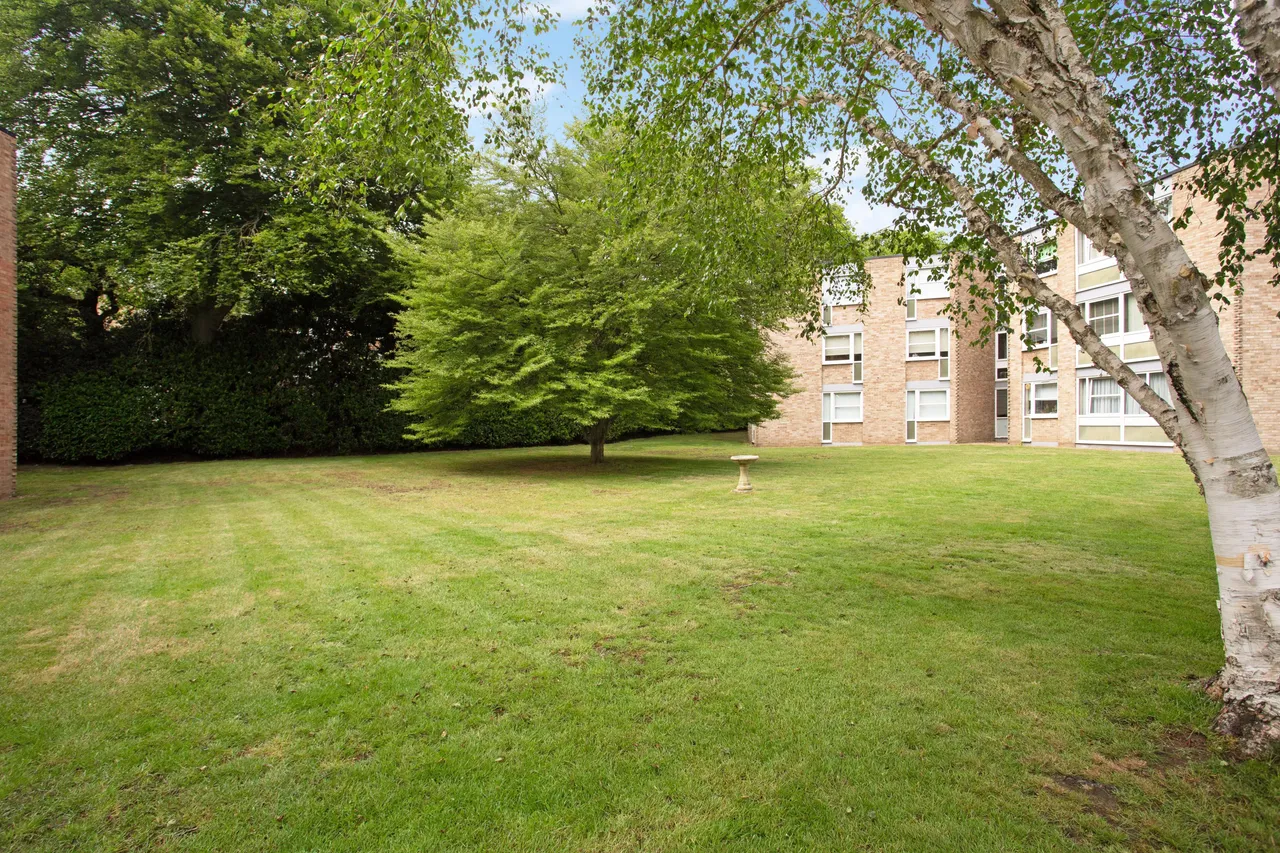 Heathside, WEYBRIDGE, KT13, photo 9