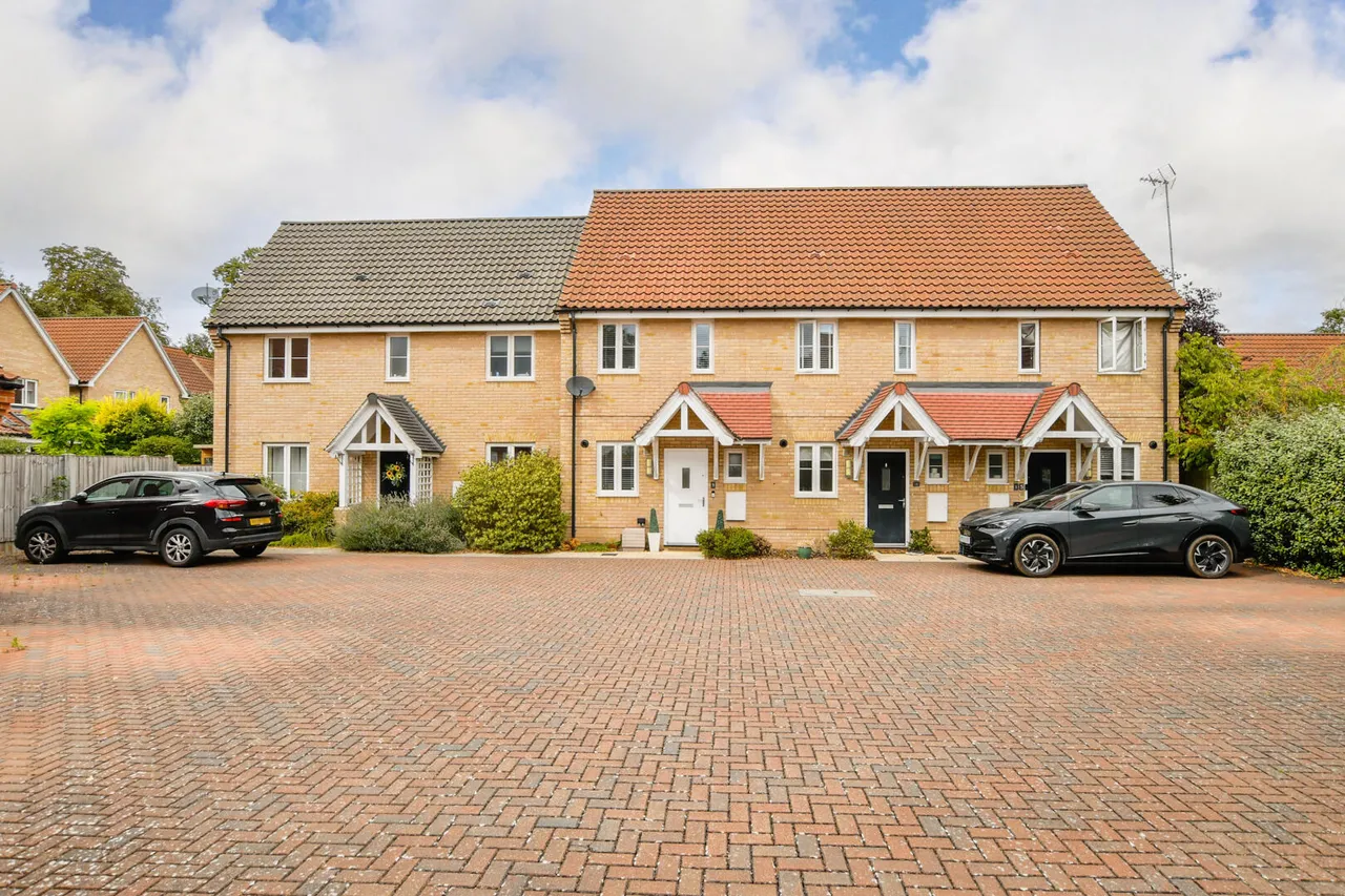 Larnach Drive, Kentford, CB8, photo 12