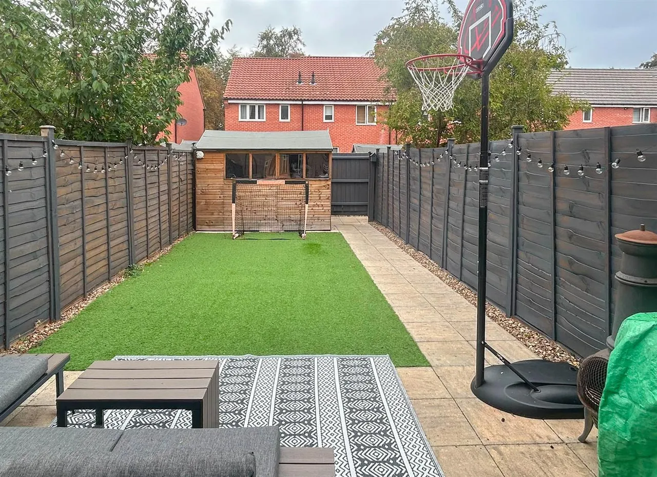 Larnach Drive, Kentford, CB8, photo 11