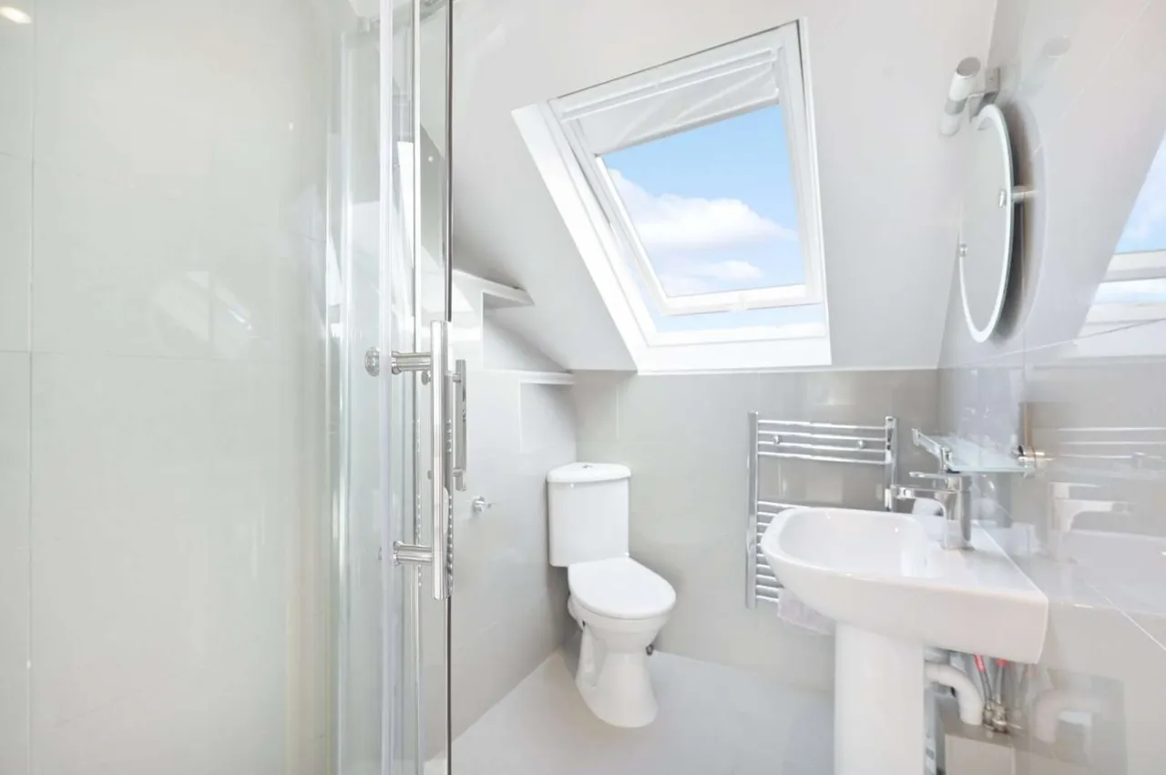 Bolton Road, Windsor, SL4, photo 13