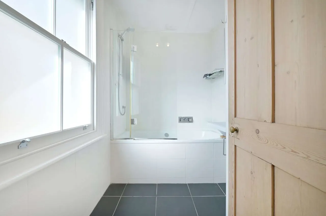 Bolton Road, Windsor, SL4, photo 17