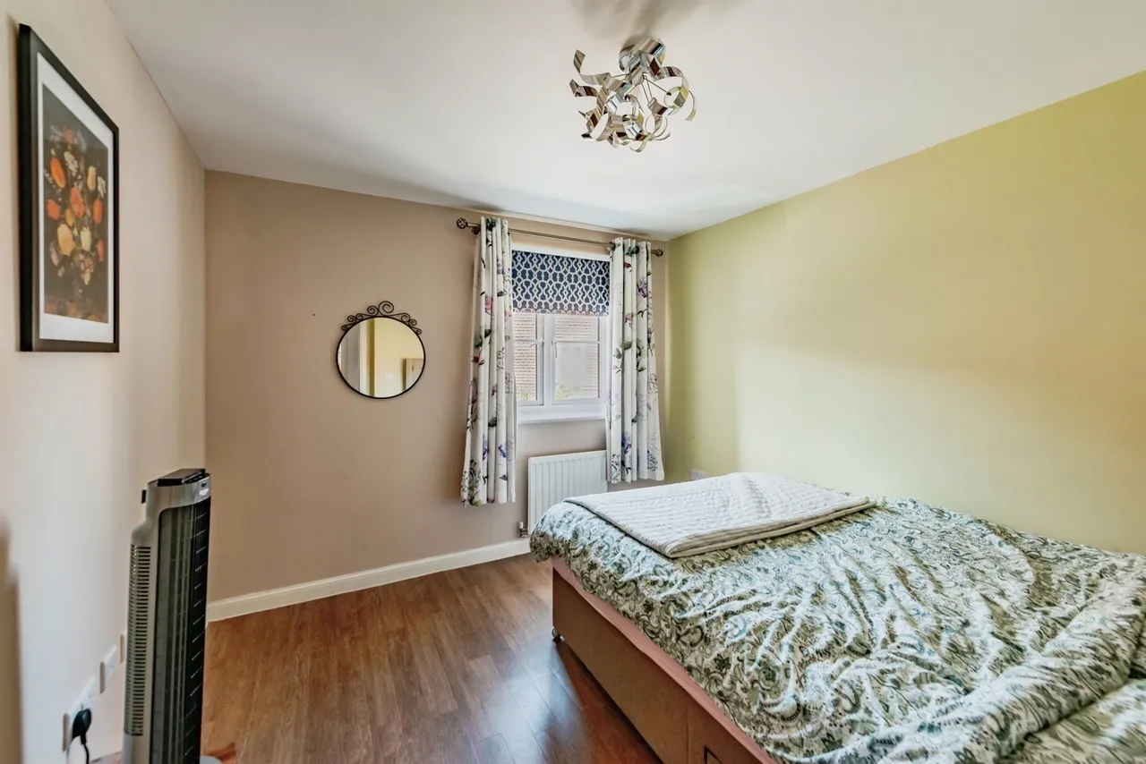 Apsley Road, Horley, photo 12