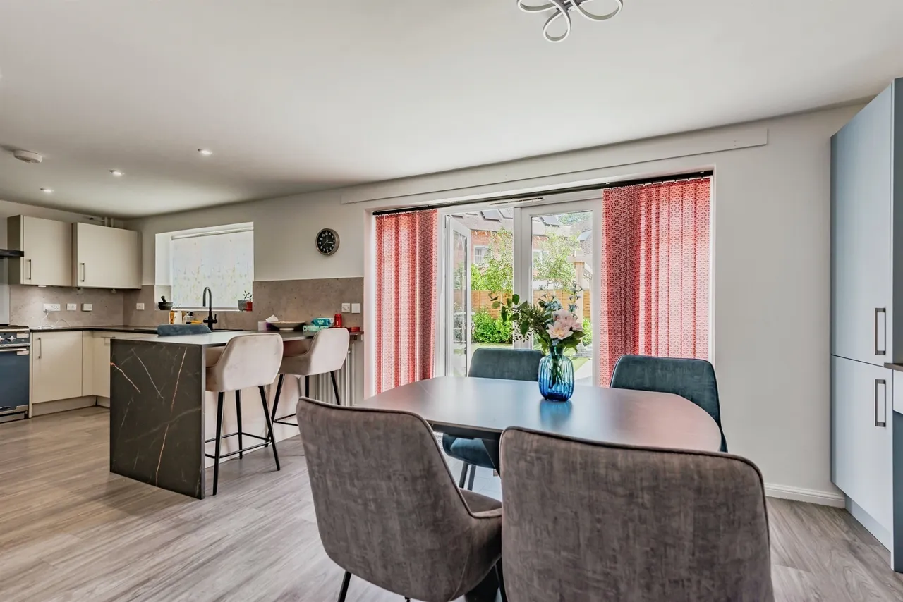 Apsley Road, Horley, photo 6