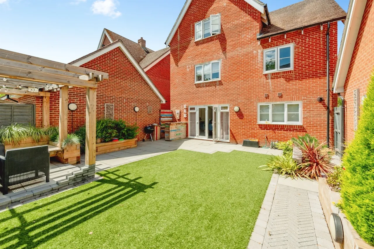 Apsley Road, Horley, photo 4