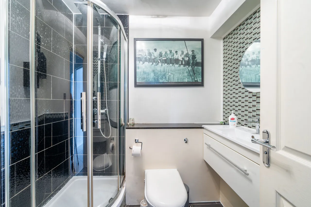 Flat 2, 1b Taffy's How, Mitcham, photo 2