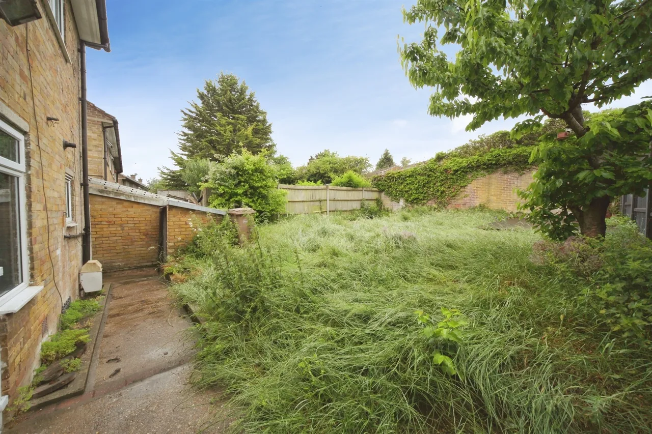 Eaton Valley Road, Luton, photo 12