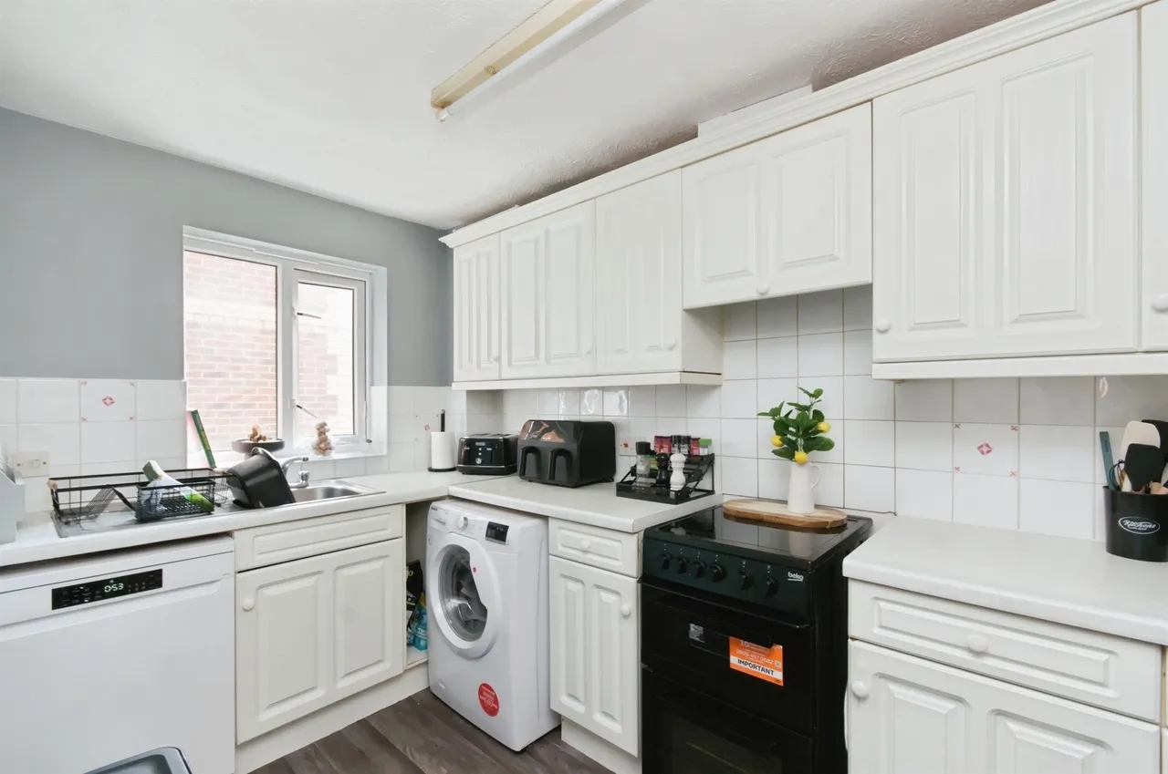 Broad Oak Close, Eastbourne, BN23, photo 6