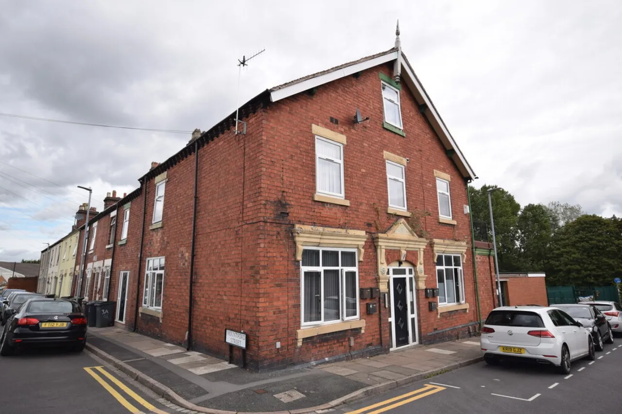 1 bed flat to rent — Molly Lees, Baddeley Street