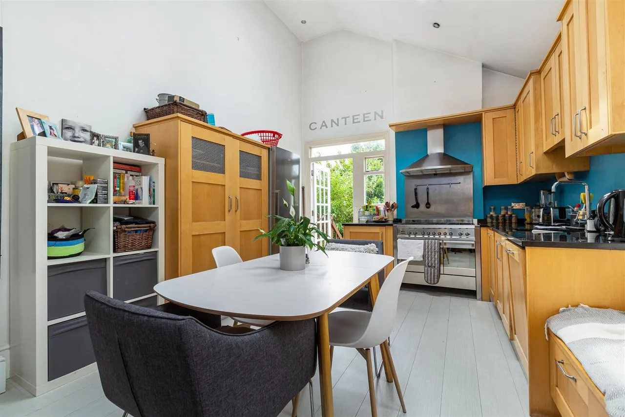 3 bed flat to rent, Ashleigh Road, Mortlake, SW14