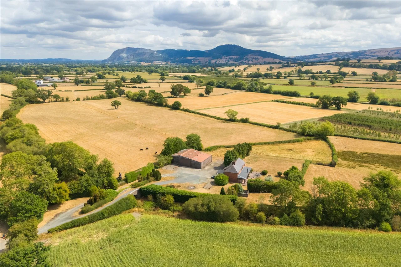 Guilsfield, Welshpool, Powys, SY21 9PS, photo 32