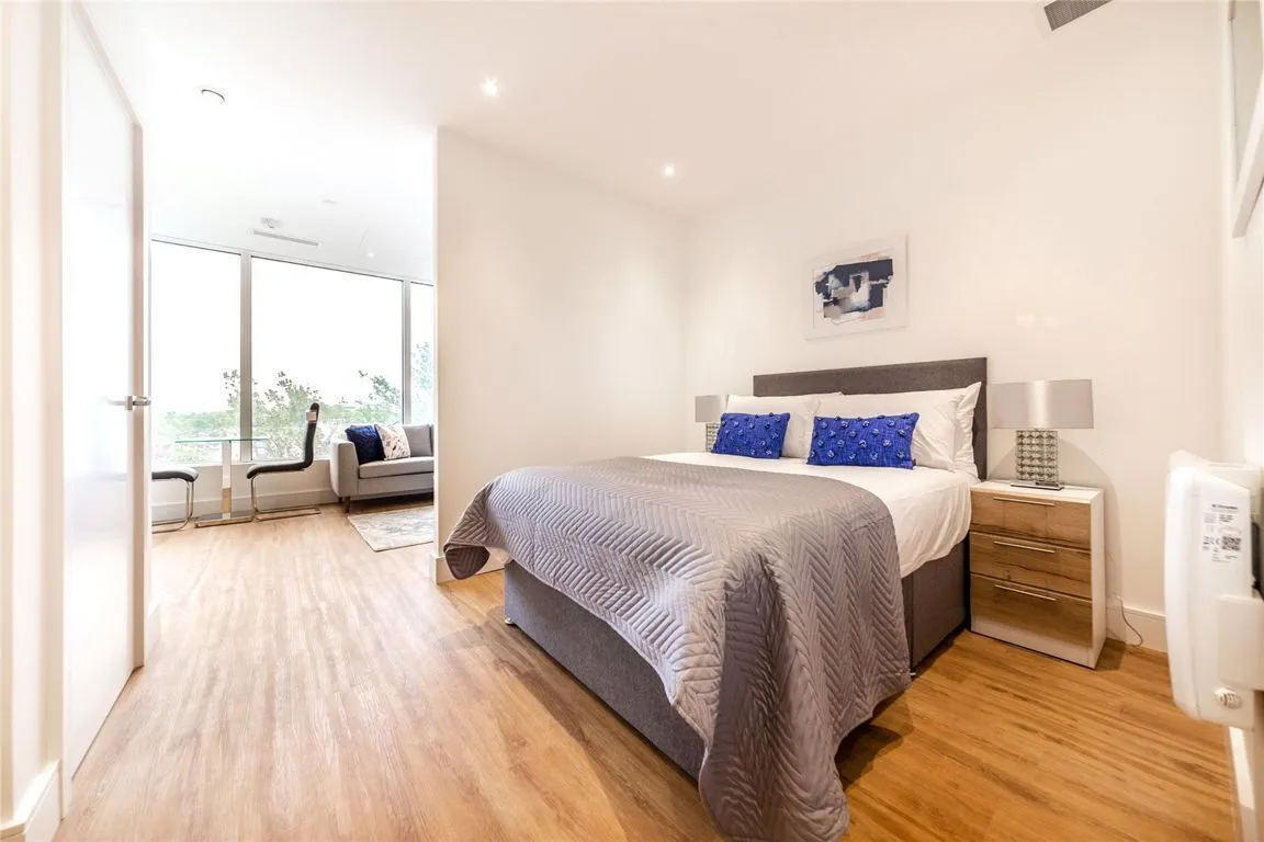 West Gate, Ealing, photo 6