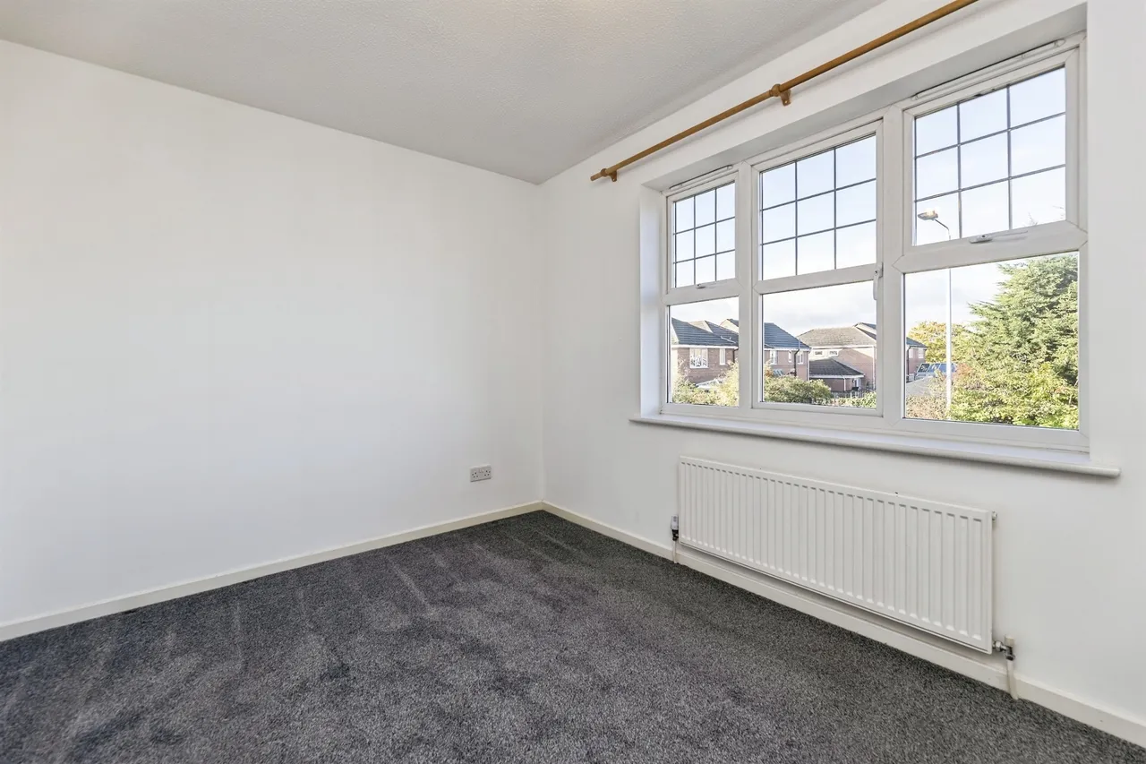 Ascot Gardens, Leeds, LS10, photo 13