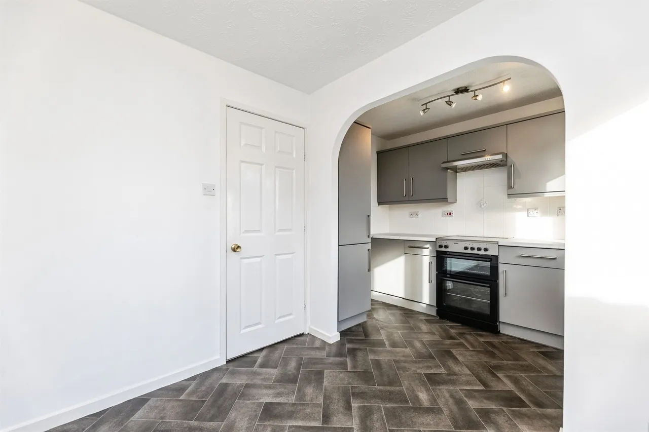 Ascot Gardens, Leeds, LS10, photo 9