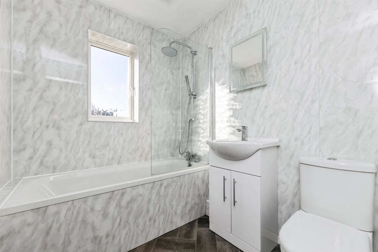 Ascot Gardens, Leeds, LS10, photo 17