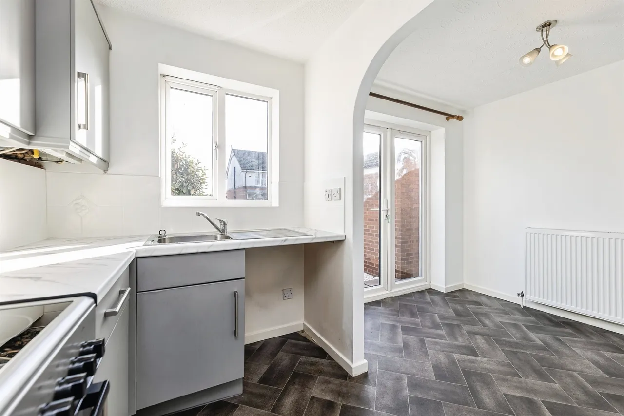 Ascot Gardens, Leeds, LS10, photo 4