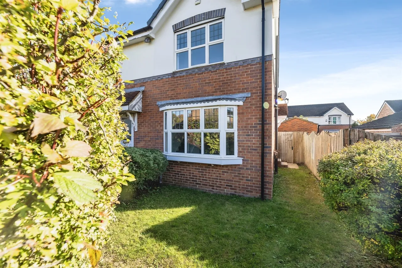 Ascot Gardens, Leeds, LS10, photo 2