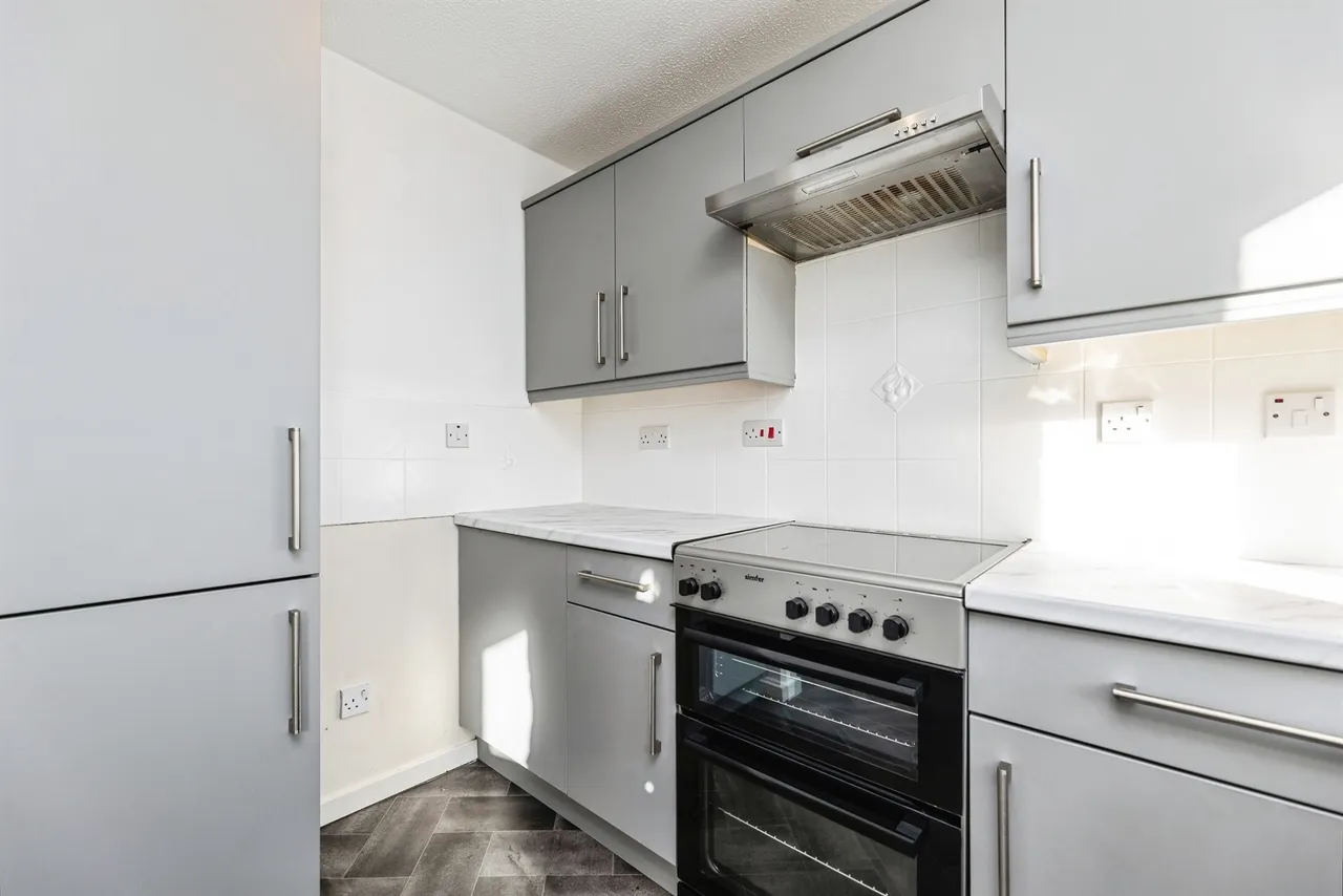 Ascot Gardens, Leeds, LS10, photo 10