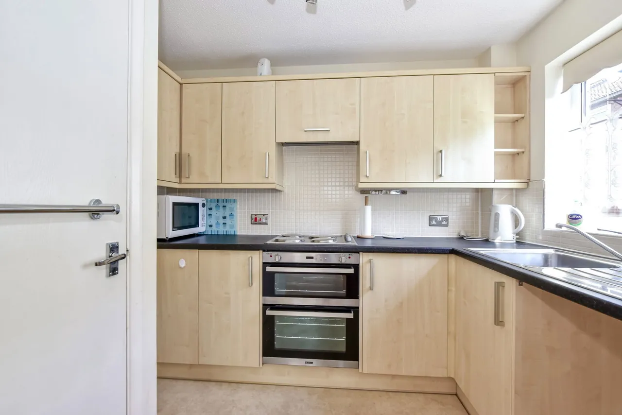 High Street, Abbots Langley, WD5 0EL, photo 6