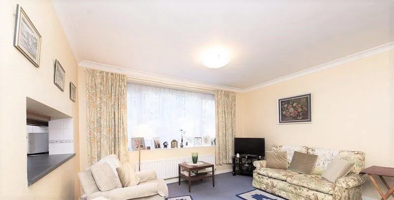 Tenterden Grove, London NW4 1TL, photo 3
