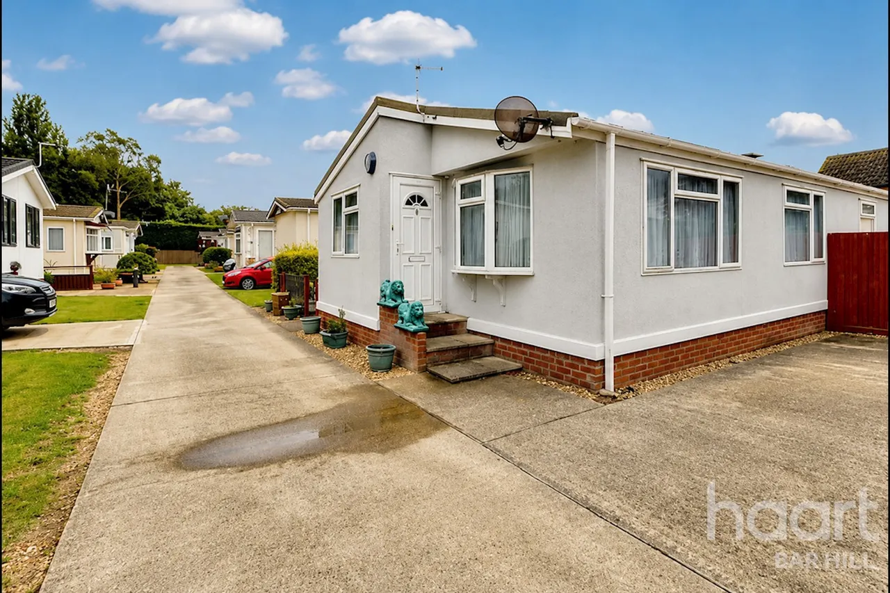 3 bed park home for sale, Badgers Holt, Longstanton, CB24