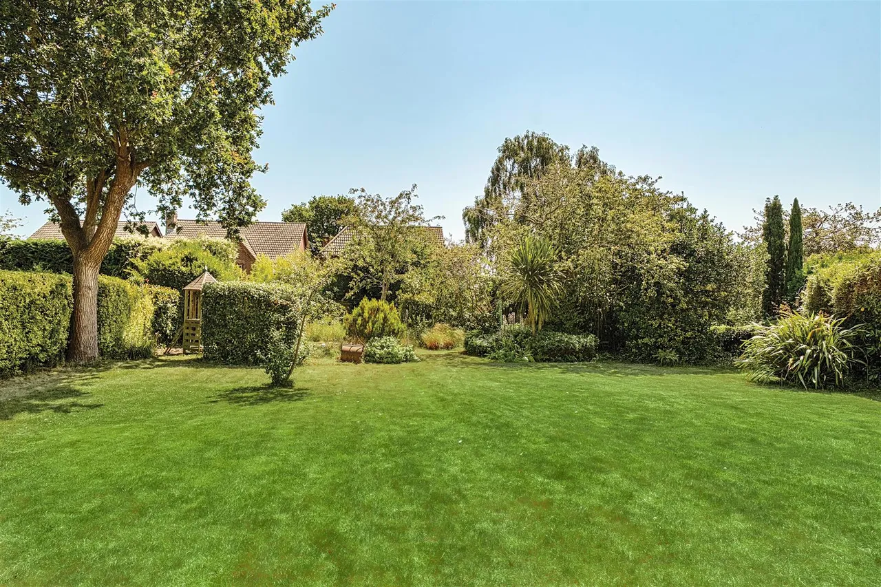 Sandringham Road, Fareham, photo 27