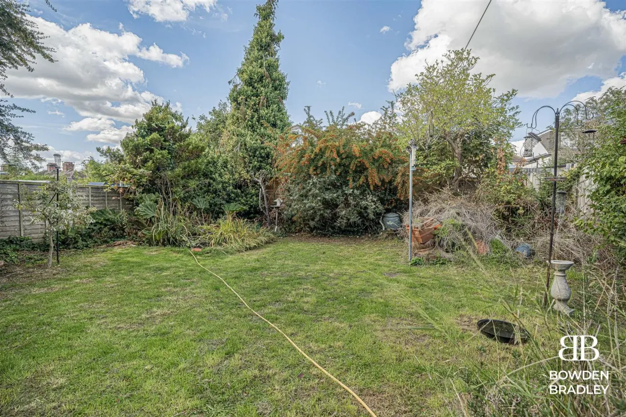 Theydon Grove, Woodford Green, IG8, photo 26