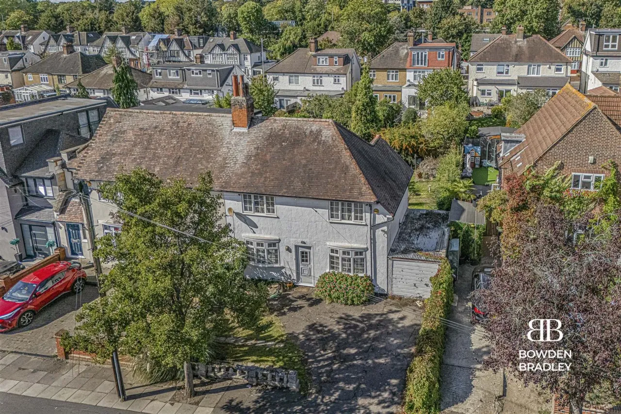 Theydon Grove, Woodford Green, IG8, photo 11