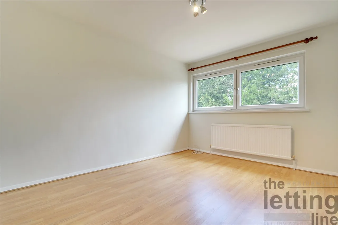 Chase Green Avenue, Enfield Chase, Enfield, Middlesex, EN2 8EN, photo 3