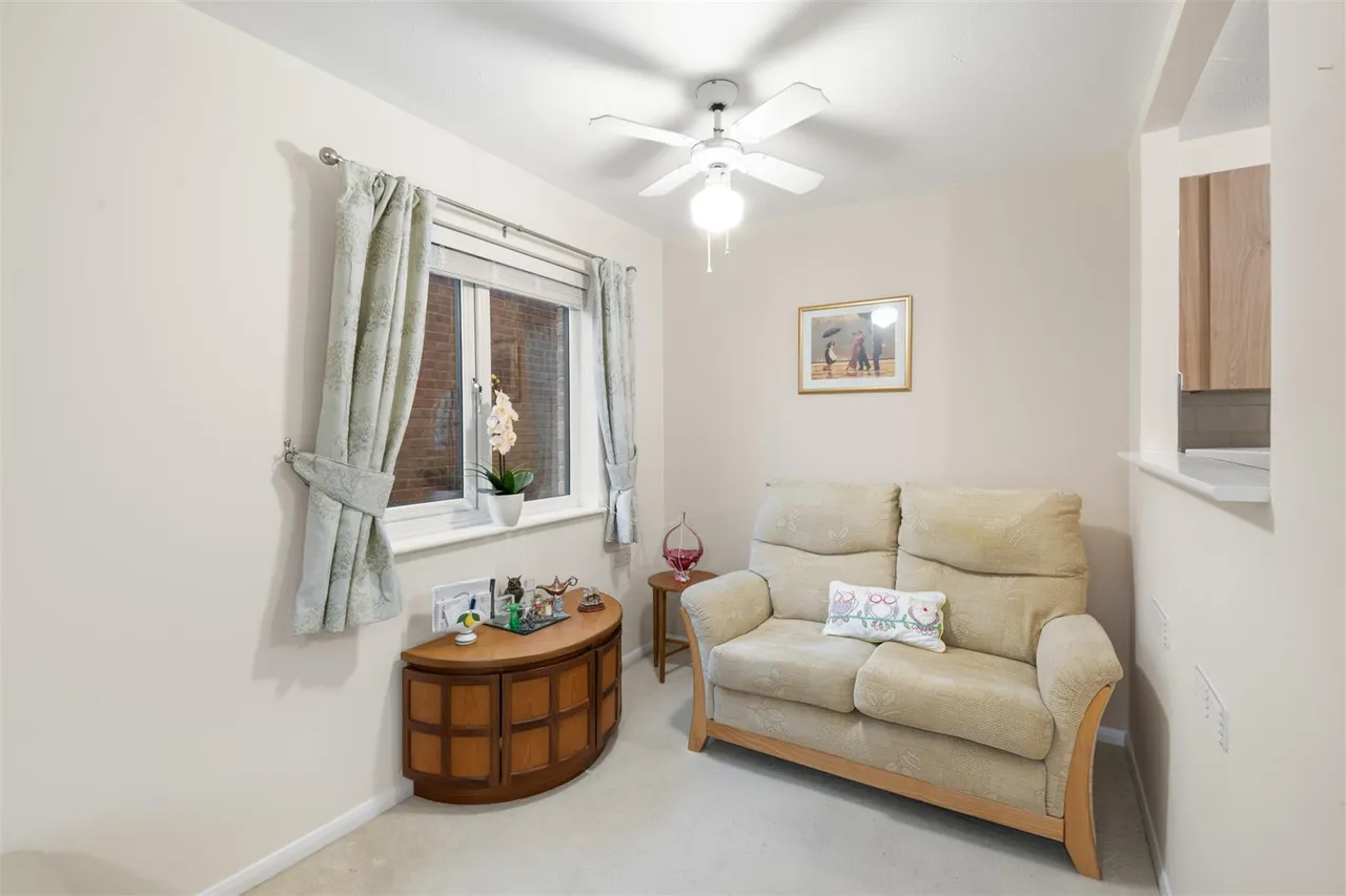 Verona Close, Uxbridge, photo 6