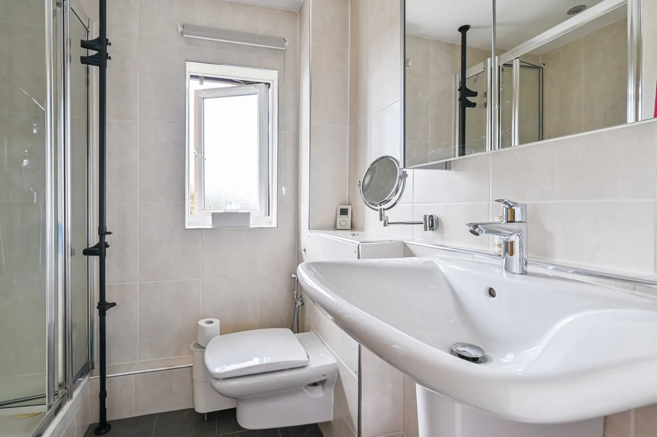 27 Carlisle Way, London, photo 8