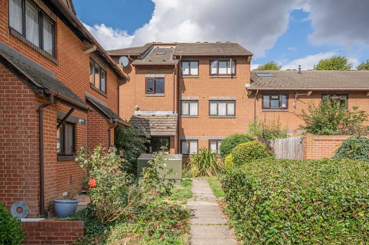 27 Carlisle Way, London, photo 10