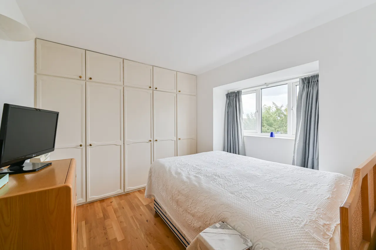 27 Carlisle Way, London, photo 6